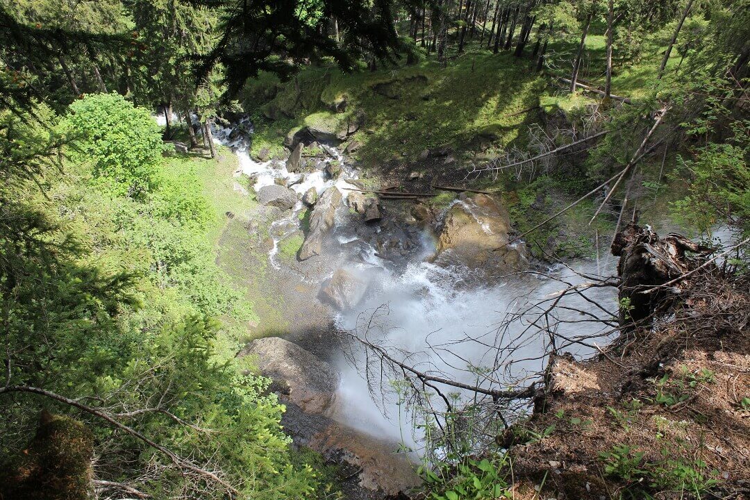 Lauterbrunnen by train - Illegally climbing down the Staubbach Falls