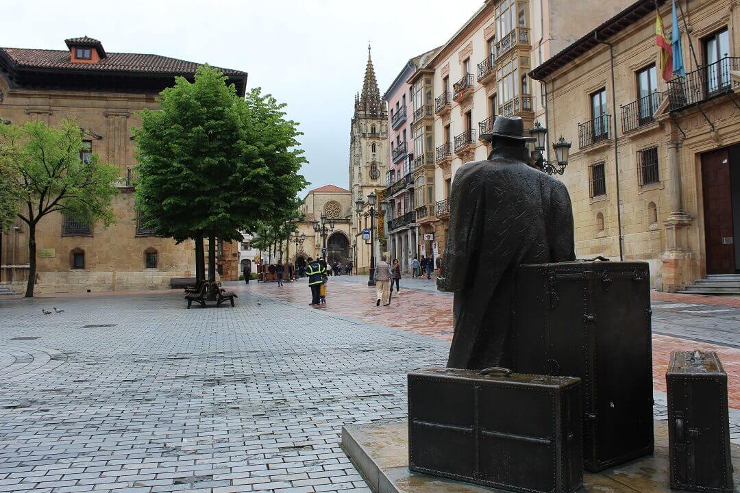 Oviedo by train - A traveler arriving in Oviedo