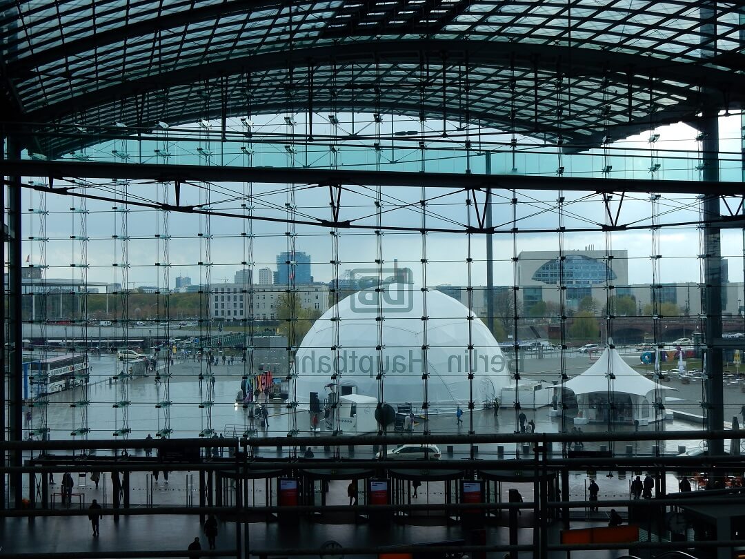Interrail reservations in Germany - Saying goodbye at Berlin Hauptbahnhof