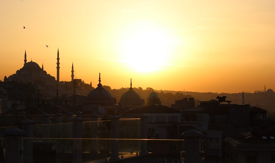 Istanbul by train - The golden horn of Istanbul