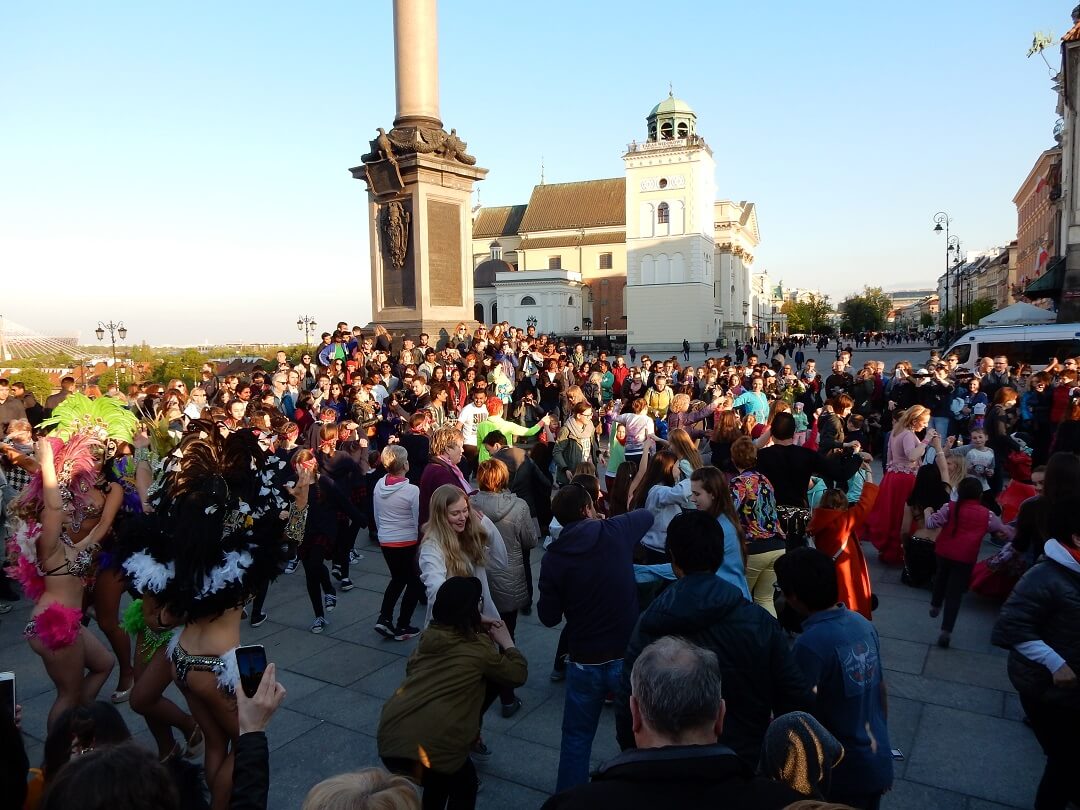 Interrail reservations in Poland - Dancing in the streets of Warsaw