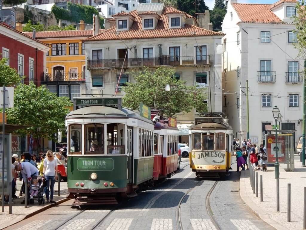 travel to lisbon by train