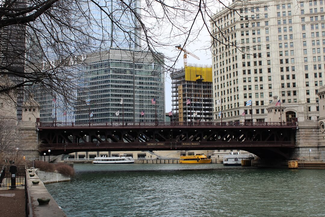 Chicago by train - View of the infrastructure